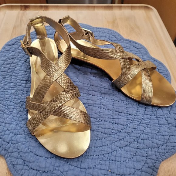 Ralph Lauren Gold Leather Low Heel Sandals Size 7 - Picture 3 of 11